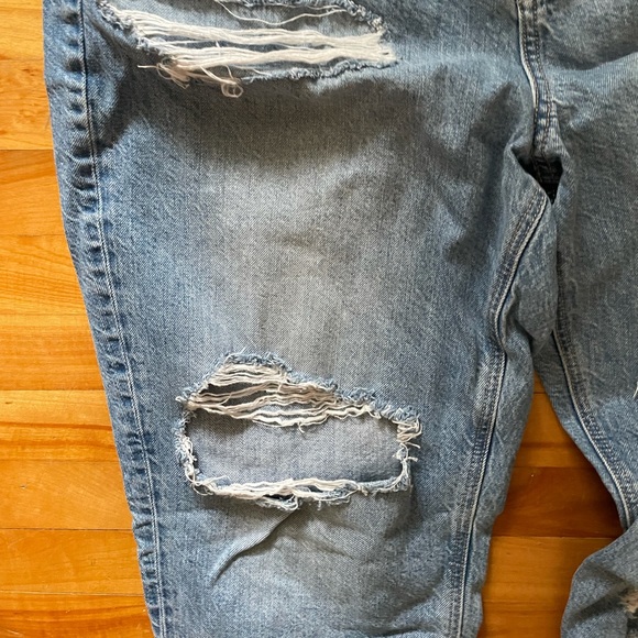 AE Ripped Mom Jean - Picture 3 of 6